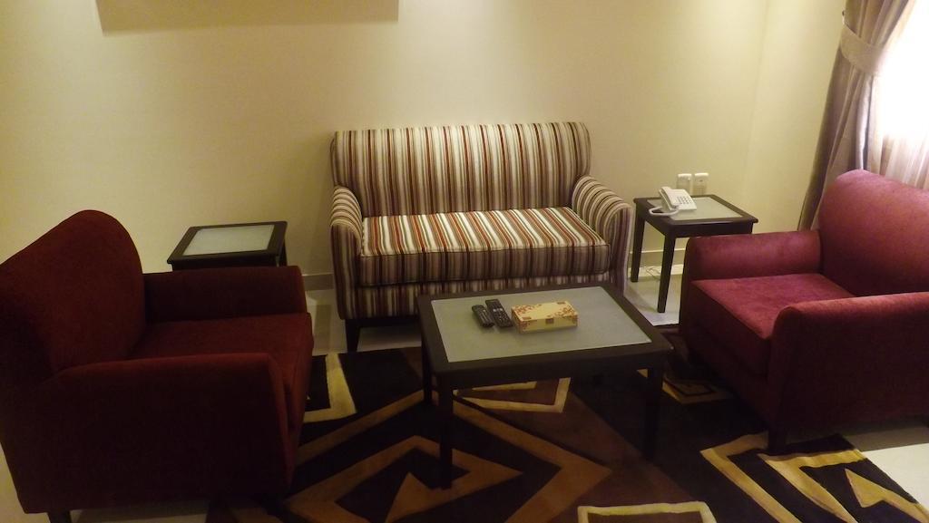ריאד Baron Palace - Almasif Hotel Apartments חדר תמונה