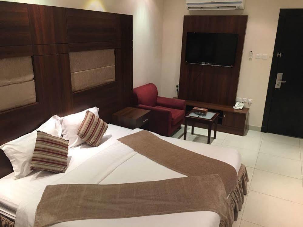ריאד Baron Palace - Almasif Hotel Apartments מראה חיצוני תמונה