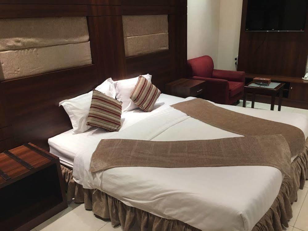 ריאד Baron Palace - Almasif Hotel Apartments מראה חיצוני תמונה